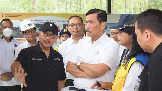 Menteri Koordinator Bidang Kemaritiman dan Investasi Luhut Binsar Pandjaitan melakukan kunjungan ke Ibu Kota Negara (IKN) Nusantara di Kalimantan Timur, Rabu 17 Me 2023.