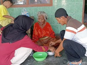 Mbah Ruchmi Dinyatakan Gangguan Jiwa, Keluarga-Warga Tolak Dibawa ke RS