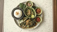 Menu-menu favorit Jokowi seperti Bebek Betutu Ala Umaqita, Nasi Goreng Kambing President, hingga Es Campur Uma menjadi andalan di resto ini.