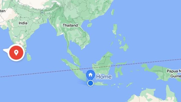Menentukan arah kiblat menggunakan fitur gmaps di handphone.