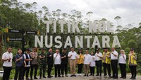 Dalam kunjungan ini Luhut didampingi Deputi Bidang Koordinasi Infrastruktur dan Transportasi, Deputi Bidang Koordinasi Investasi dan Pertambangan, serta Deputi Bidang Koordinasi Pengelolaan Lingkungan dan Kehutanan yang diawali ke Titik Nol Nusantara untuk berdiskusi dengan Kepala OIKN, Dirjen Cipta Karya Kementerian PUPR dan Dirjen Perumahan Kementerian PUPR. Foto: Dok. Kemenko Kemaritiman dan Investasi