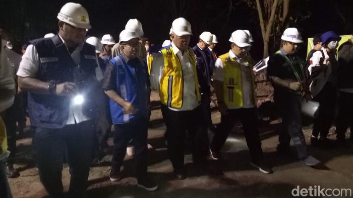 Menteri PUPR Basuki Hadimuljono, saat meninjau revitalisasi Taman Balaikambang Solo, Jumat (19/5/2023).
