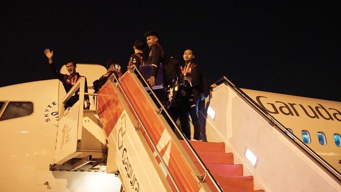 Garuda Indonesia pada Kamis (18/5) kemarin mengangkut Timnas Indonesia U-22 dari Phnom Penh, Kamboja. Begini momennya.
