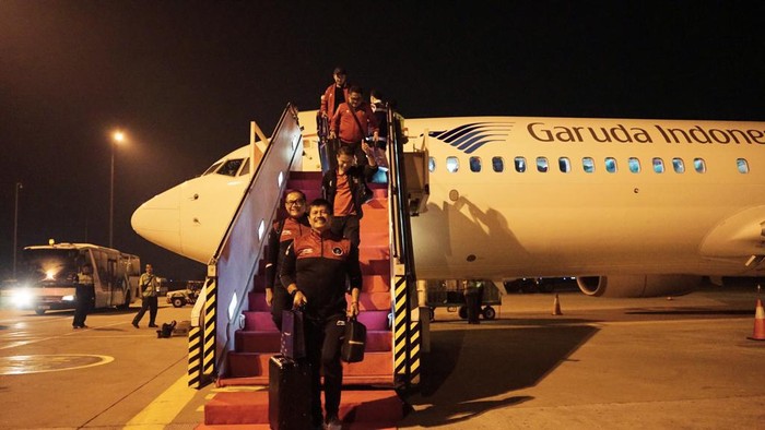 Garuda Indonesia pada Kamis (18/5) kemarin mengangkut Timnas Indonesia U-22 dari Phnom Penh, Kamboja. Begini momennya.