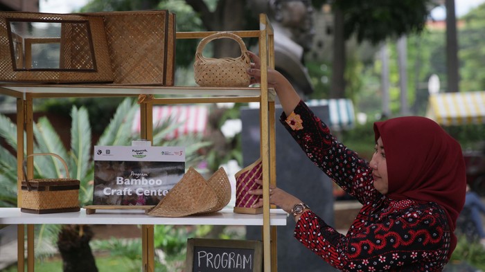 Kegiatan Pasar Lestari tengah digelar di Jakarta. Acara itu diisi dengan diskusi dan pameran.