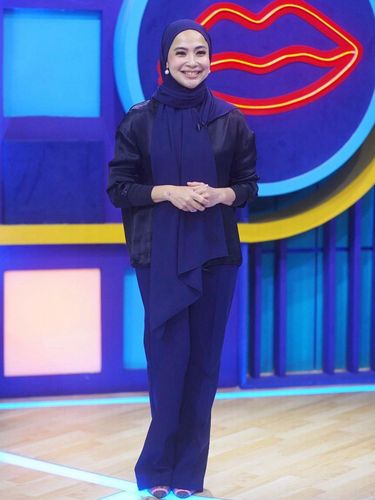 Pembawa acara Feni Rose mengungkapkan alasannya mantap menggunakan hijab. Pembawa acara Feni Rose mengungkapkan alasannya mantap menggunakan hijab.