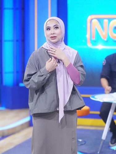 Pembawa acara Feni Rose mengungkapkan alasannya mantap menggunakan hijab. Pembawa acara Feni Rose mengungkapkan alasannya mantap menggunakan hijab.