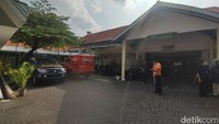 Tersangka kemudian membawa korban ke RS Elisabeth Semarang. Namun nyawa korban tak terselamatkan. Dia lalu mengabarkan ke keluarga korban. Foto: Angling Adhitya Purbaya/detikJateng