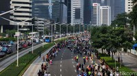 Adapun warga yang sudah menunggu sejak pagi di JPO Dukuh Atas. JPO dipadari warga yang ingin mendokumentasikan arak-arakan para atlet.