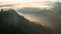 Kintamani menjadi destinasi asik untuk berlibur di Bali, khususnya bagi Anda yang senang menikmati panorama Gunung Batur dengan matahari terbit sambil menyeruput kopi.