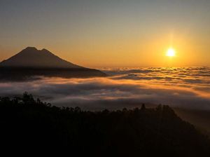 Pesona Matahari Terbit di Kintamani Bali