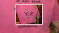 Tak berusaha memenuhi keinginan pelanggan, restoran ini dari awal sudah memperingatkan pelanggannya. Tulisan di baju karyawannya ini mengingatkan untuk tidak berekspektasi tinggi. Foto: Riders Digest