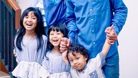 Dari pernikahan itu, Desta dan Natasha dikaruniai tiga orang anak: Megumi Arrawda Sachi, Miskha Arrawfa Najma, dan Miguel Arrawsya Janied. (Foto: Instagram @desta80s)