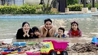 Banyak netizen yang mendoakan mereka rujuk tidak menutup kemungkinan karena keluarga Desta-Natasha Rizki selama ini selalu terlihat harmonis sebelum isu perceraian menerpa (Foto: Instagram @desta80s).