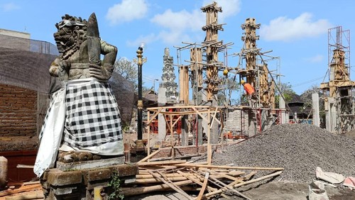 Pura Agung Jagatnatha Denpasar dalam tahap renovasi, Jumat (19/5/2023). (Ni Made Lastri Karsiani Putri/detikBali)