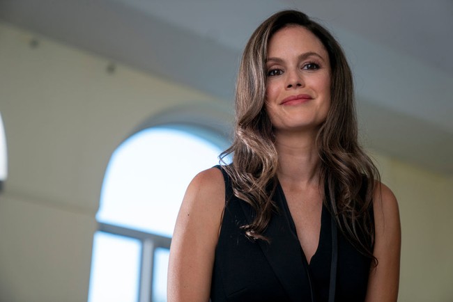 Bicara soal seks di publik bukan pertamakalinya dilakukan Rachel Bilson. Pada Maret 2023 ini dia juga berbicara tentang kesulitan orgasme yang kerap dirasakan banyak wanita lainnya di podcastnya Broad Ideas. Foto: Getty Images