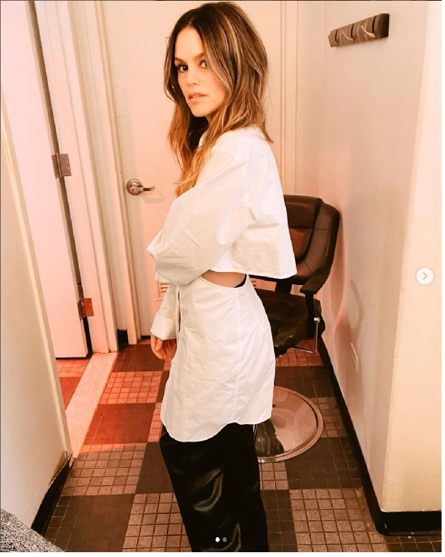 Rachel Bilson yang kini berstatus sebagai ibu tunggal mengaku sedih dipecat akibat ucapannya yang sebenarnya tidak benar-benar berarti. Foto: Instagram