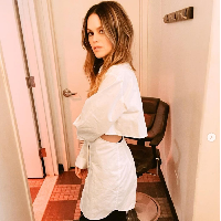 Rachel Bilson yang kini berstatus sebagai ibu tunggal mengaku sedih dipecat akibat ucapannya yang sebenarnya tidak benar-benar berarti. Foto: Instagram