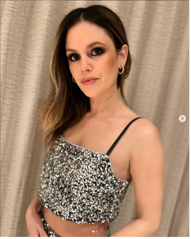 Kini Rachel mengaku dia kehilangan pekerjaannya akibat ucapannya di podcast. “Ini pertamakalinya terjadi padaku dalam kehidupan profesionalku…Aku kehilangan pekerjaan minggu ini karena hal yang aku katakan dan viral di media,” katanya seperti dikutip Vanity Fair. Foto: Instagram