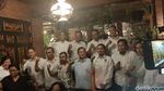 Momen Akrab Prabowo-Gibran Ngobrol 4 Mata di Angkringan Solo
