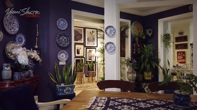 Selain hobi mengoleksi tanaman hias, Yuni Shara juga tertarik dengan seni kemarik. (Foto: YouTube Yuni Shara Channel)