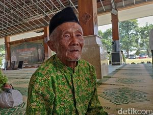 Asa Rustam Kakek asal Blitar Berangkat Haji di Usia yang Hampir 1 Abad