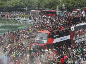 Lautan Suporter Sambut Peraih Medali SEA Games 2023 di Bundaran HI