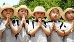 Senangnya Biksu Cilik Saat Bermain di Taman Hiburan Everland