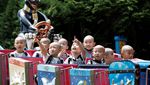 Senangnya Biksu Cilik Saat Bermain di Taman Hiburan Everland