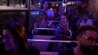 Mini konser tersebut juga menjadi hiburan bagi warga kelas menengah Sao Paulo yang menggunakan trayek bus berpanggung itu.  