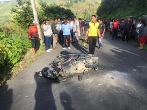 Pelajar Tewas Terjatuh ke Jurang Usai Tabrak Pikap Parkir di Samosir