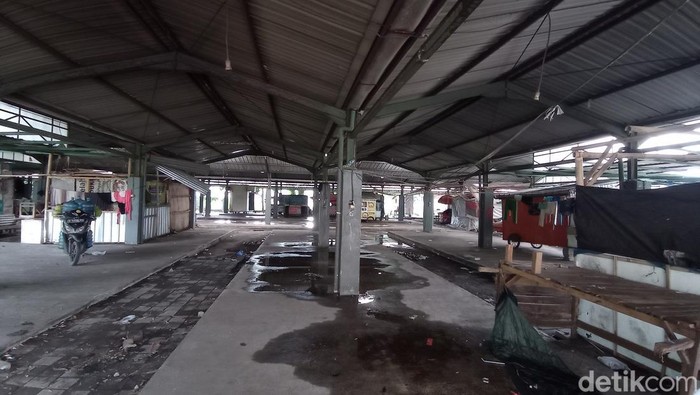 Shelter PKL di komplek olahraga Dadaha Kota Tasikmalaya.