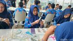 Potret Murid-murid MTs Workshop Bikin Kerajinan dari Limbah Pukat