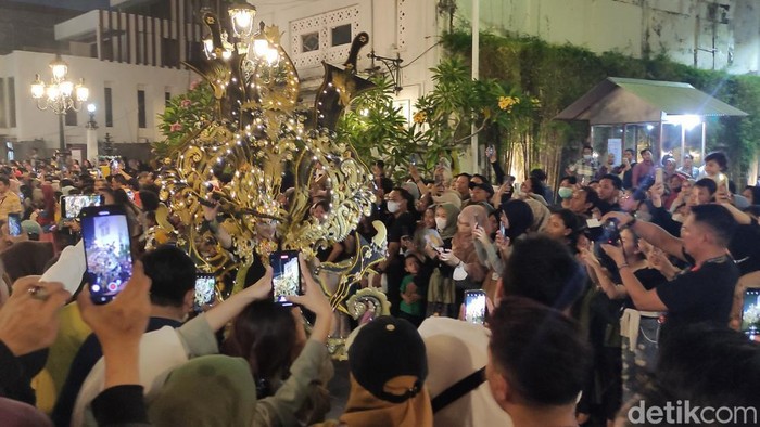 Suasana Semarang Night Carnival 2023 di Kota Lama Semarang, Jumat (19/5/2023).