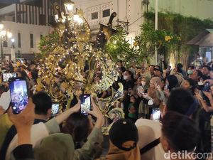Meriahnya Semarang Night Carnival di Kota Lama