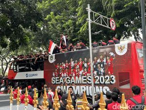 Menpora Dito Resmi Lepas Kontingen SEA Games 2023 Ikuti Kirab Juara