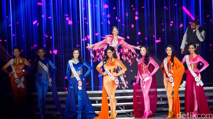 Sebanyak 6 finalis terpilih dalam malam pemilihan Puteri Indonesia di JCC, Jakarta, Jumat (19/5/2023). Enam finalis mewakili DIY 1, Jabar1, Jatim, Lampung, DKI Jakarta 2, dan Bangka Belitung 2.