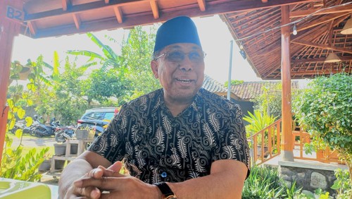 Anggota DPRD NTB tujuh periode Tuan Guru Hazmi Hamzar naik kelas bertarung menjadi caleg DPR untuk dapil NTB II Pulau Lombok.