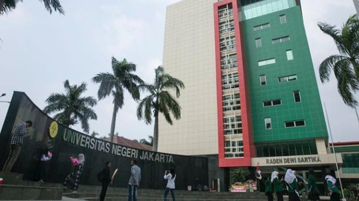 UNJ Buka Tiga Kelas Internasional untuk Jenjang Sarjana Program International Undergraduate Program (IUP) atau kelas internasional untuk jenjang Sarjana (S1) yang tersedia adalah (1) Manajemen, dengan konsentrasi Bisnis Internasional; (2) Akuntansi; dan (3) Bisnis Digital. Prof. Dr. Ari Saptono, Dekan FE UNJ, menyatakan bahwa ketiga prodi yang menawarkan kelas internasional ini secara konsisten menjadi yang paling kompetitif di tingkat nasional setiap tahunnya, Jumat (19/5/2023). Pendaftaran dibuka mulai 8 Mei 2023 hingga 14 Juli 2023.
