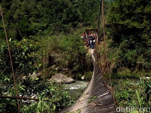 Hari Kelam 18 Orang Pengantar Pengantin di Torut Jatuh dari Jembatan Gantung