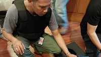 Penggeledahan ini dilakukan oleh Bareskrim Polri. Adapun penggeledahan telah sesuai prosedur berdasarkan Surat Perintah (Sprin) Penggeledahan Rumah dan Tempat Tertutup lainnya Nomor Sp.Dah/60/V/RES.1.17./2023/Dittipidum; dan Sprin Penggeledahan rumah dan tempat tertutup lainnya No: Sp.Dah/61/V/RES.1.17./2023/Dittipidum yang diterbitkan kemarin, 19 Mei 2023.