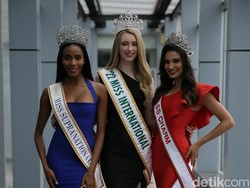 10 Potret 3 Ratu Kecantikan Dunia Tebar Pesona di Jakarta