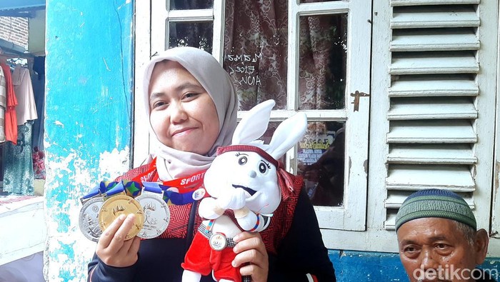 Andriani atlet kriket profesional asal Karawang peraih mendali emas di SEA Games 2023 di Kamboja. Andriani atlet kriket profesional asal Karawang peraih mendali emas di SEA Games 2023 di Kamboja.