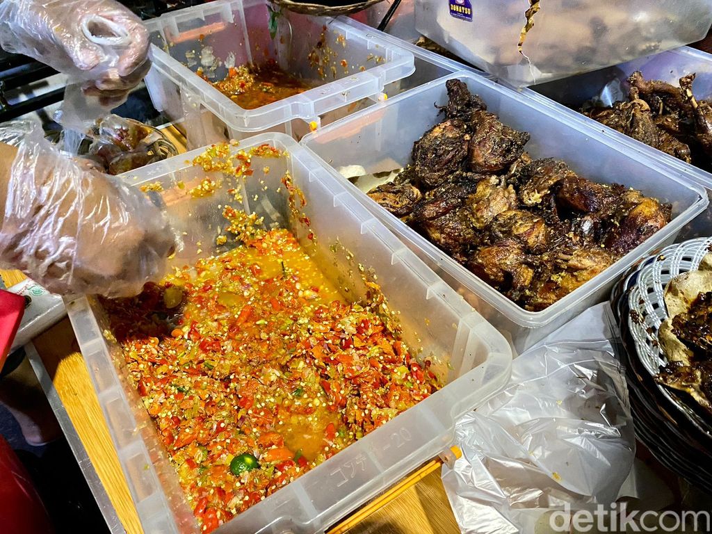 Antre 40 Menit Demi Cicip Rojo Sambel yang Viral Gegara Raffi Ahmad