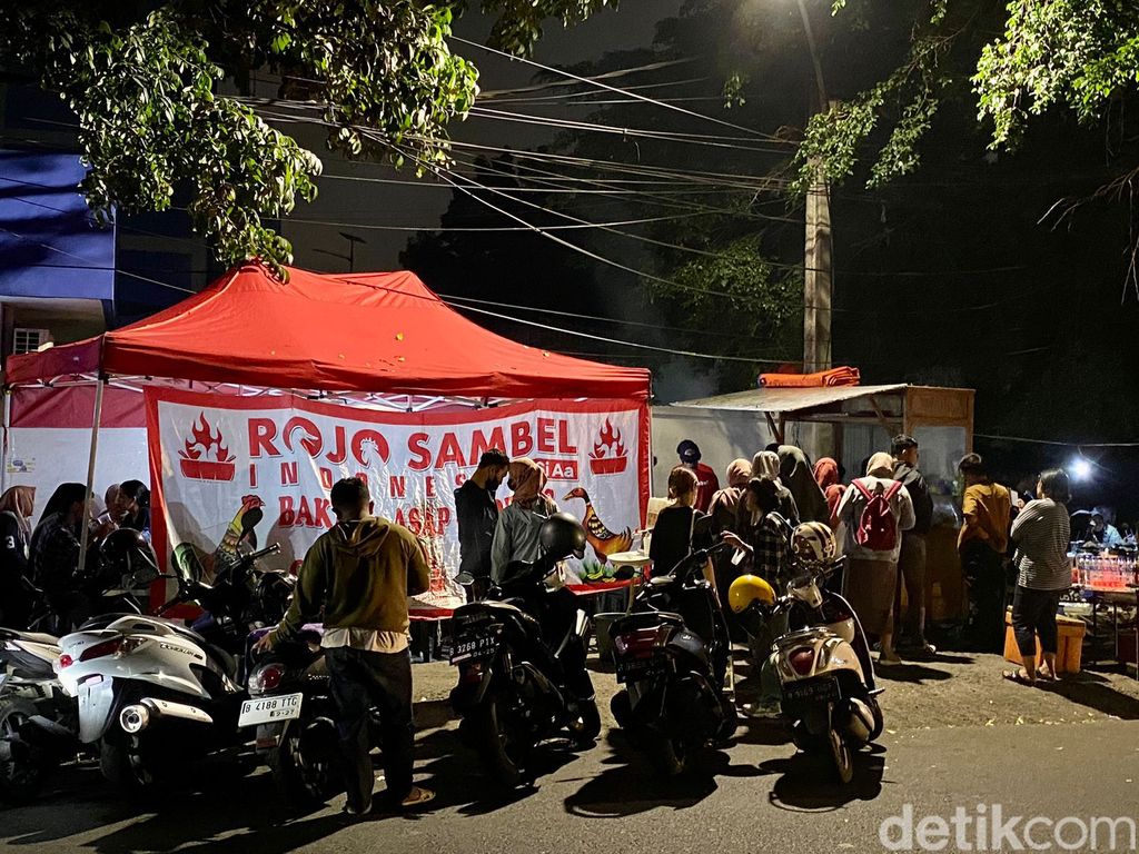 Antre 40 Menit Demi Cicip Rojo Sambel yang Viral Gegara Raffi Ahmad