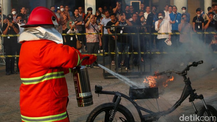 Waspada Dab! Ada Tukang Isi Ulang APAR Tipu-tipu Catut Damkar Bantul