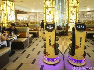 Asyiknya Makan Diantar Robot di Zenbu Tanjung Barat