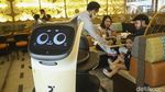 Asyiknya Makan Diantar Robot di Zenbu Tanjung Barat