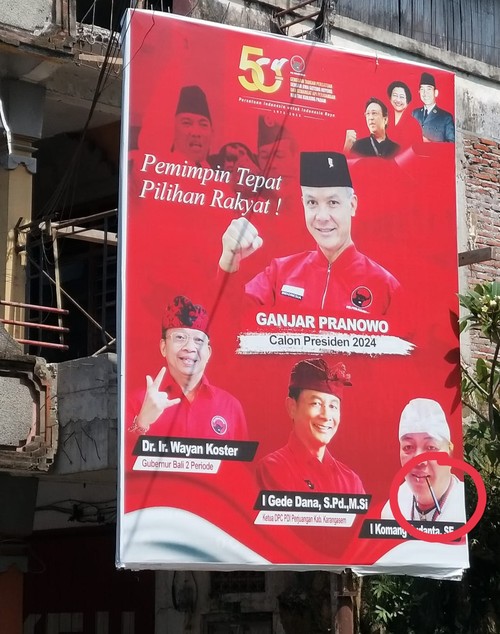 Baliho Ganjar Pranowo Presiden 2024 yang dirusak oleh oknum tidak dikenal dengan menambahkan stiker rokok (istimewa)