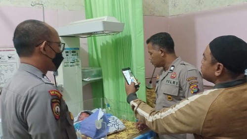 Warga temukan bayi di bawah jembatan di Mataram saat buang air kecil. Foto: istimewa.